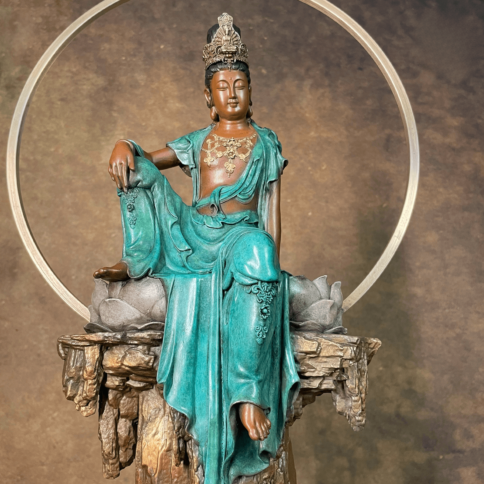 Handcrafted Pure Copper Guanyin Bodhisattva Sculpture – Luxury Zen Decor for Home & Office
