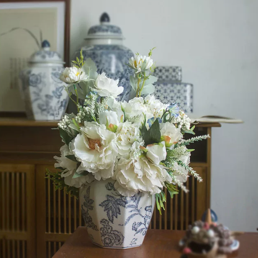 ShaolinMart Jingdezhen Ice Crackle Blue and White Porcelain Vase – Hand-Painted Floral Curio & Living Room Centerpiece