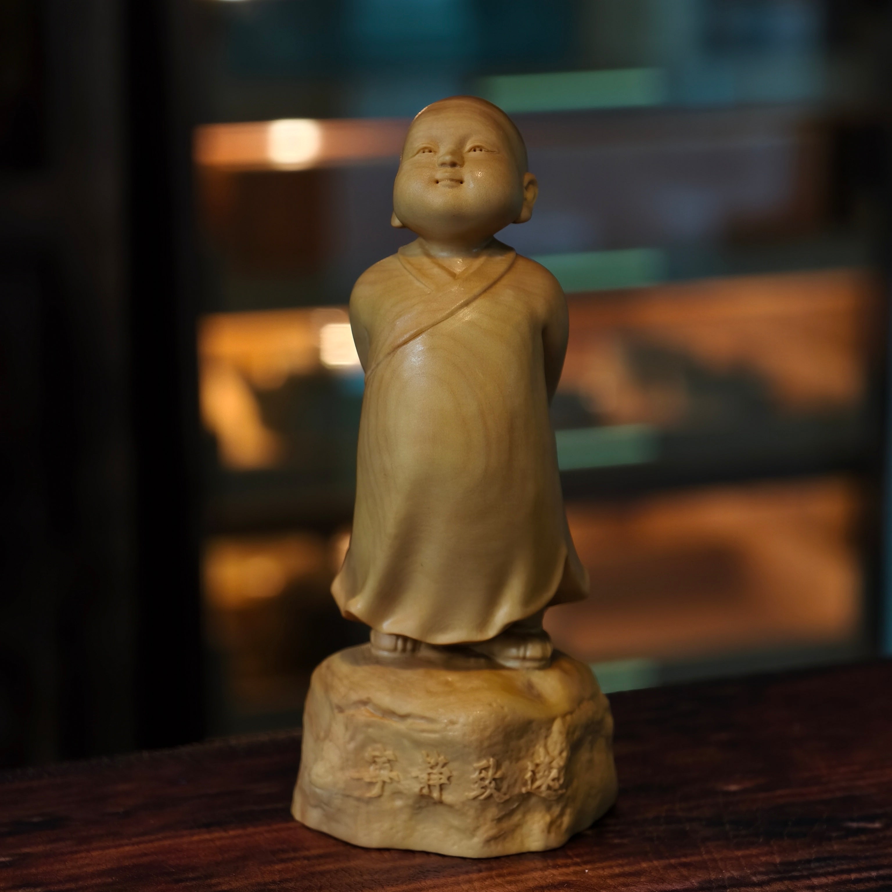 深い静寂 —— 手彫り黄楊木製禅僧像