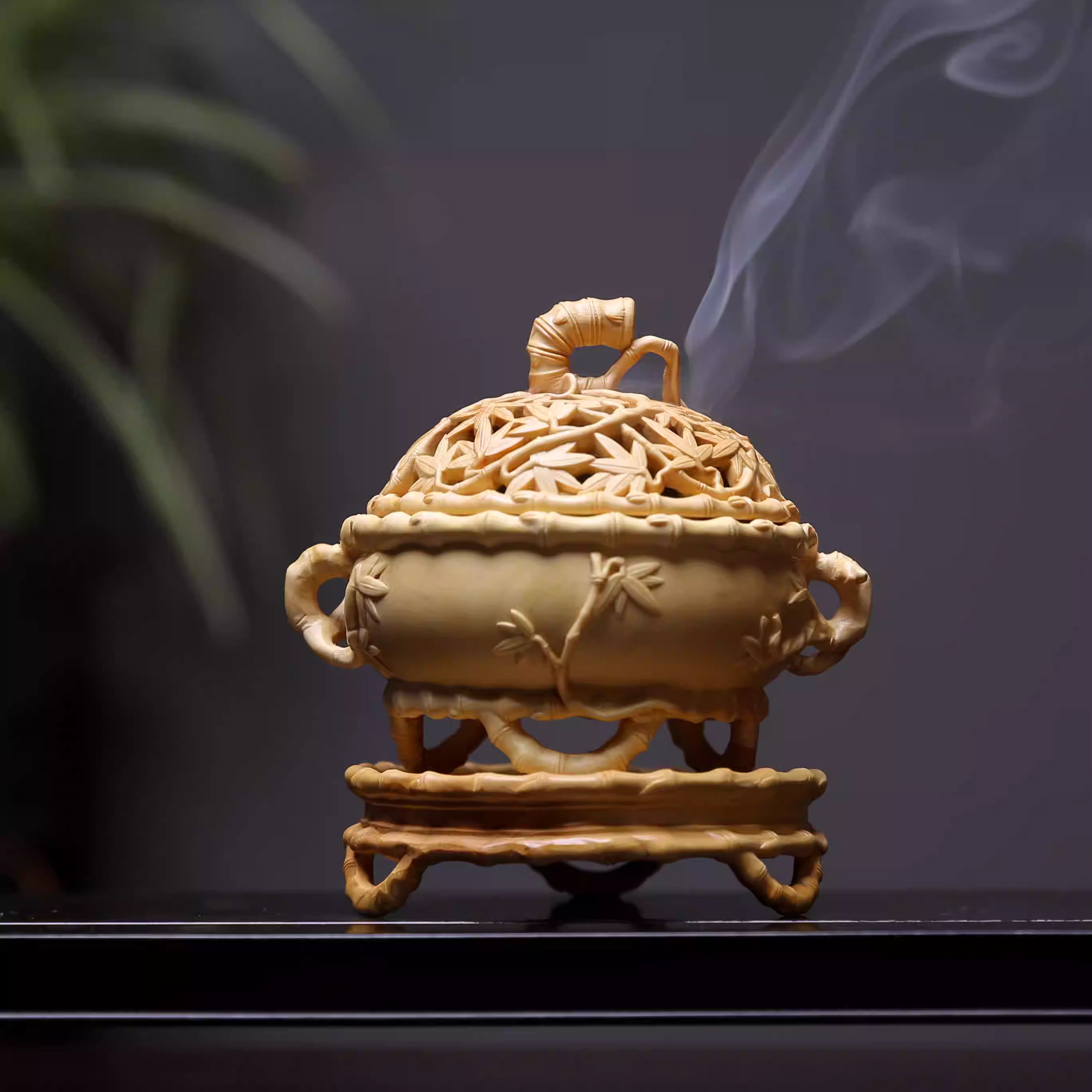少林名品シリーズ：珍しい黄楊木彫り「昇り竹」（香炉）