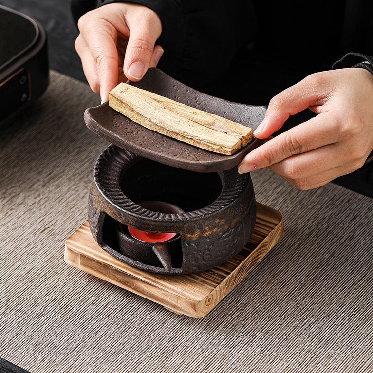 手作りの粗陶茶焙煎器 - 杉とアロマセラピーのためのミニマリスト陶器香炉
